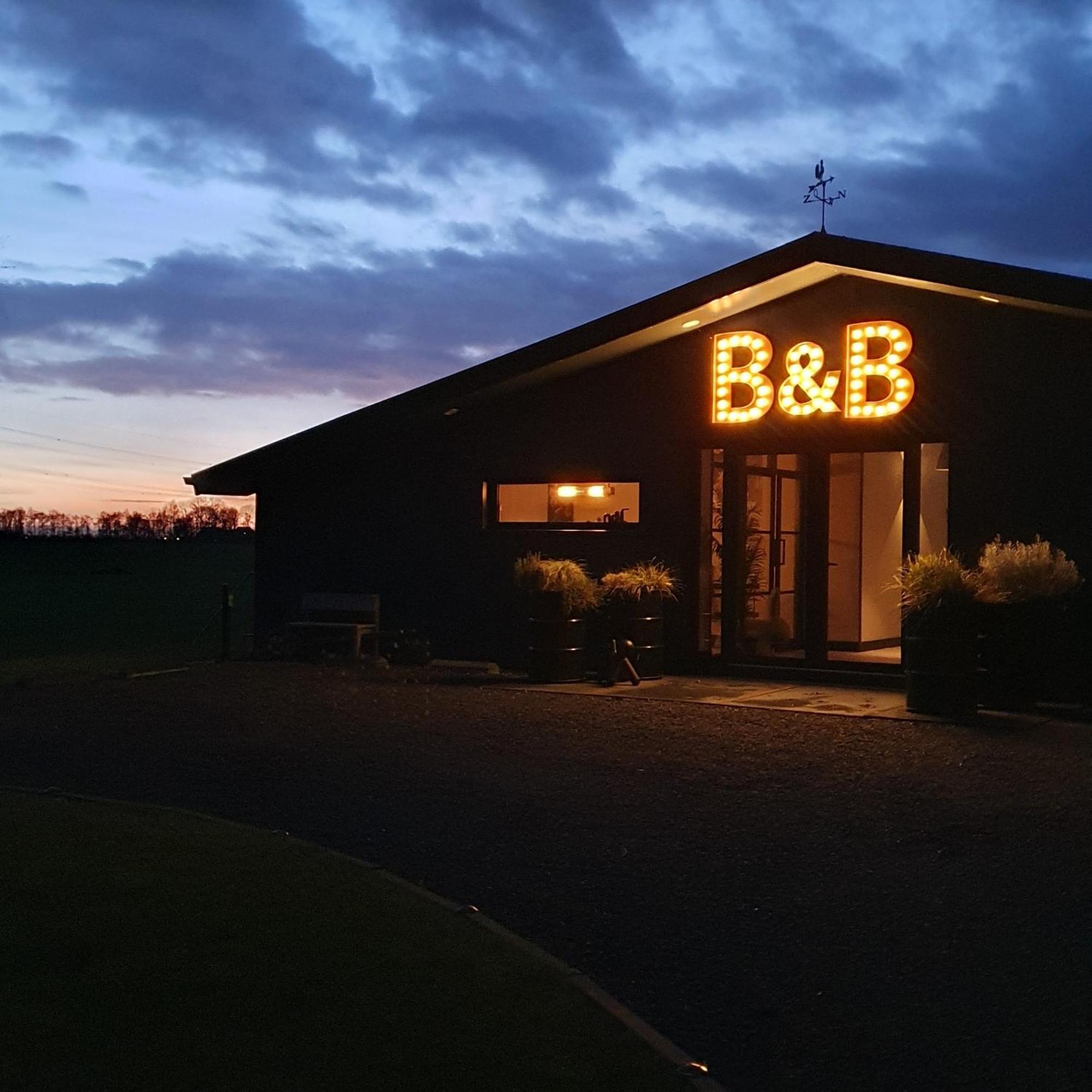 Hippe Schuur Bed and Breakfast Tytsjerk Buitenkant foto